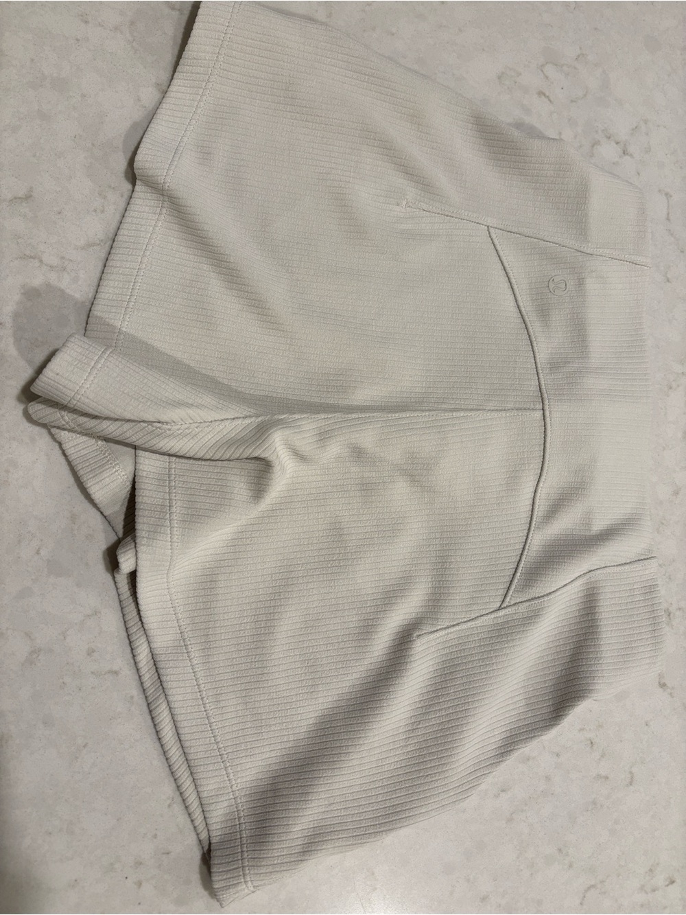 Lululemon Ribbed Softstreme
High-Rise Short 2" Bone Size 6 |
Ultra-Soft Lounge - Picture 2 of 14